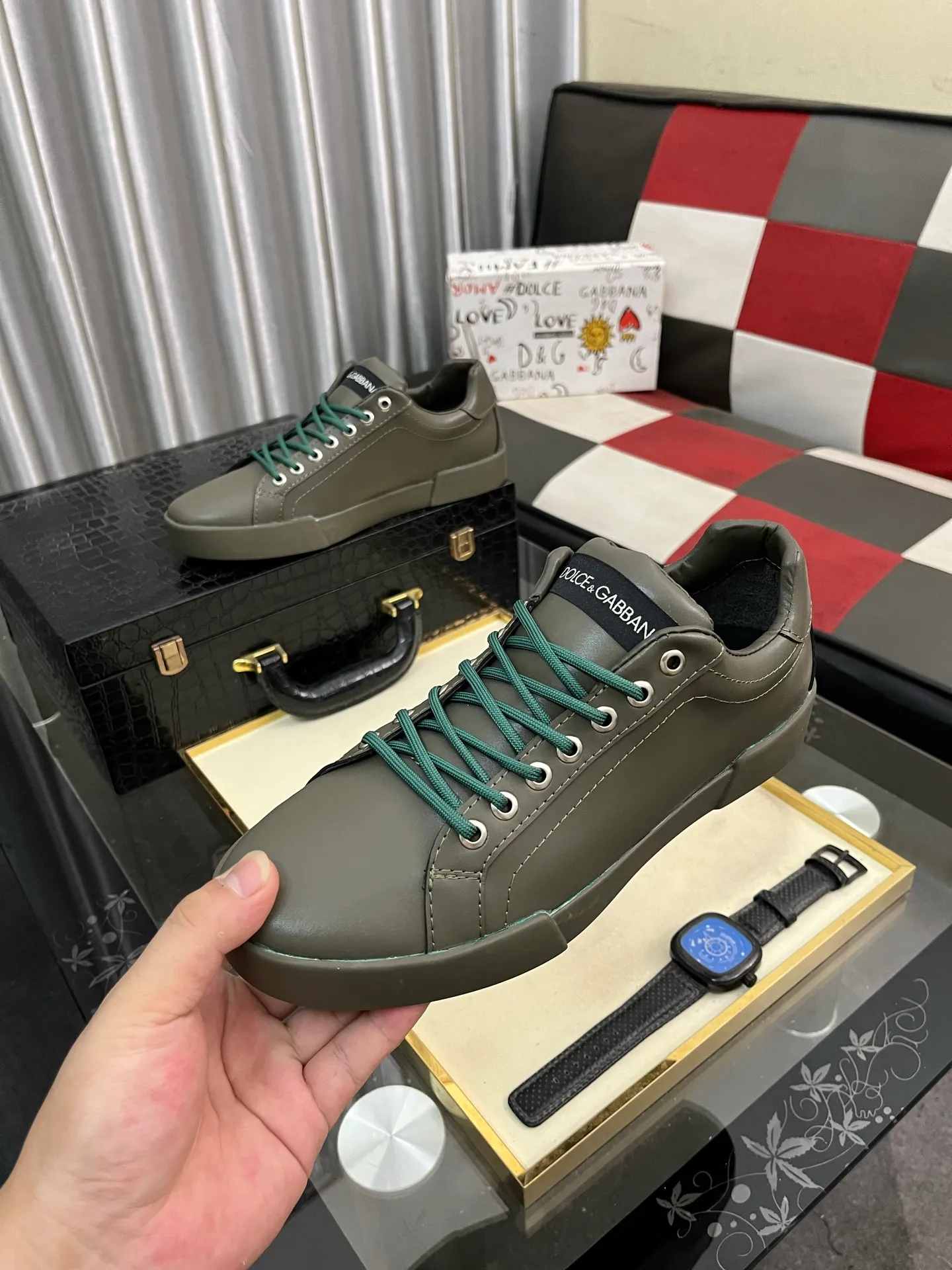 Men's shoes 💰420⌚️⌚️DG's latest popular 🔥🔥casual shoes, the tongue has the brand's iconic details, and the combination of silk cowhide and cow suede enhances the style. Fashionable and versatile, it can complement any look. Create an exquisite design with unique dynamic vitality and modern atmosphere, showing modern elegance. Size: 35-46
